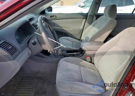 2004 Toyota Camry Le z USA, uszkodzony, nr VIN 4T1BE32K84U311308